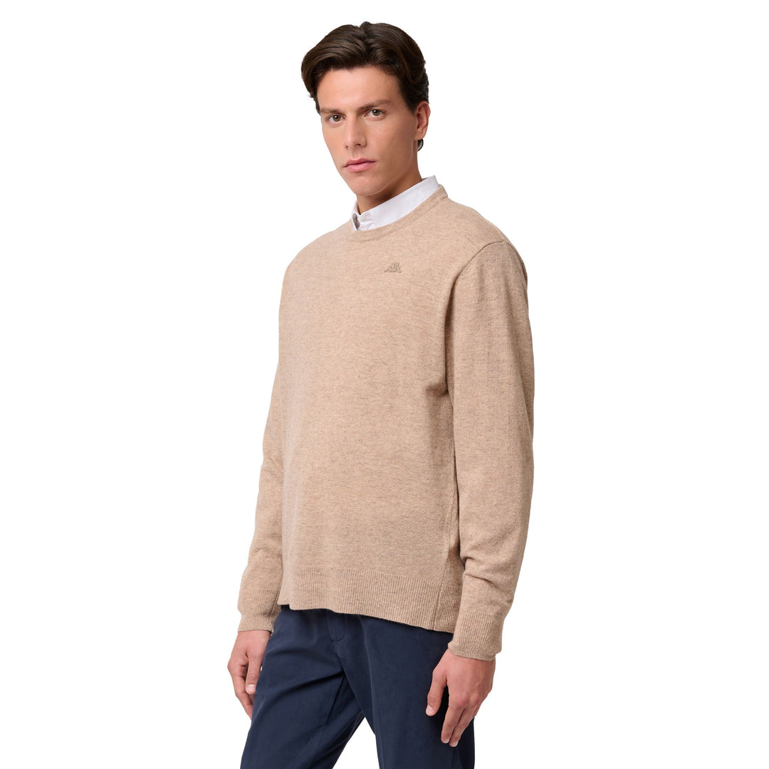 Maglione in lana d'agnello beige da uomo dalla vestibilità classica 01
