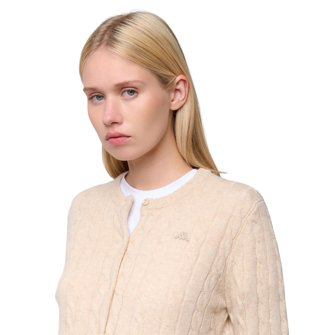 Cárdigan clásico de punto trenzado beige para mujer main