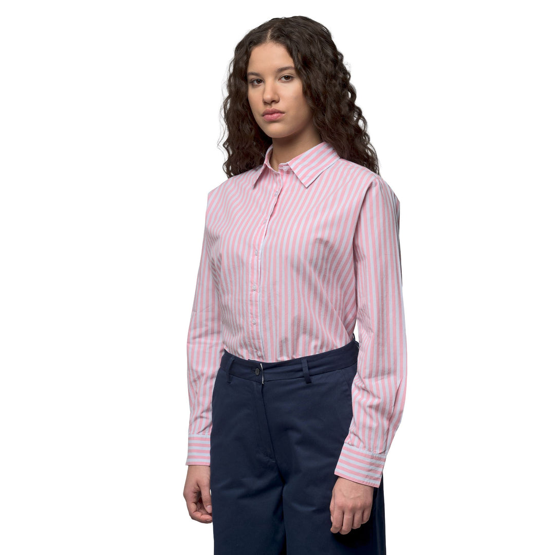 Chemise rayée blanche pour femme, coupe classique décontractée, en coton. 01