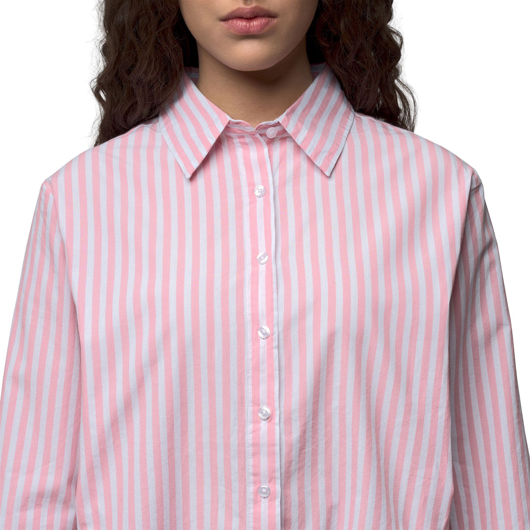 Chemise rayée blanche pour femme, coupe classique décontractée, en coton. main